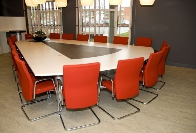 HuisartsenCentrum Dokkum - Grote vergaderzaal met Ataros sledestoelen