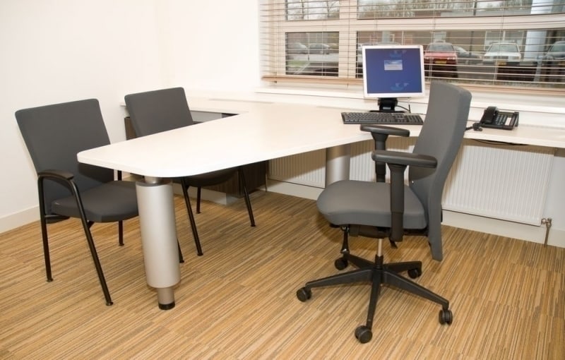 HuisartsenCentrum Dokkum - Ataros bureaustoel en Ataros vergaderstoelen 4 poots model