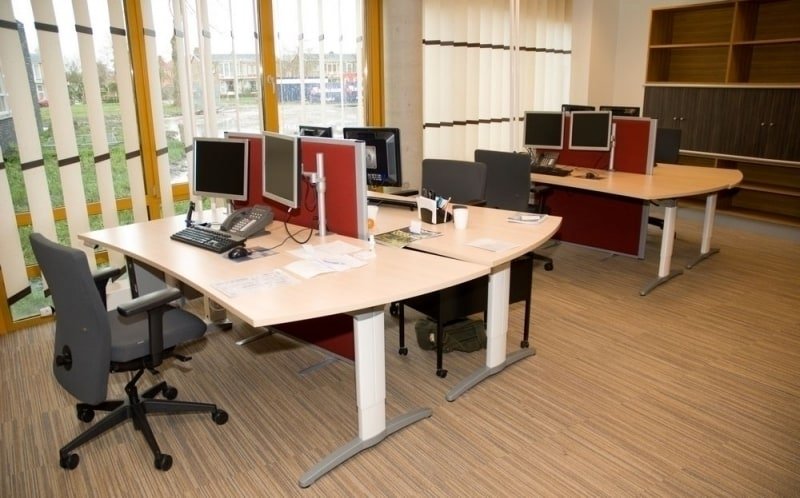 HuisartsenCentrum Dokkum - Worxx hoogte instelbare bureau's